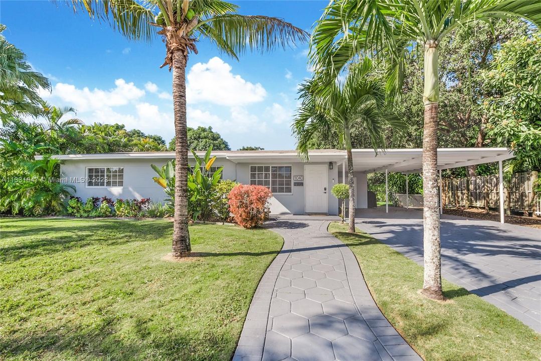 Recently Sold: $895,000 (3 beds, 2 baths, 1092 Square Feet)