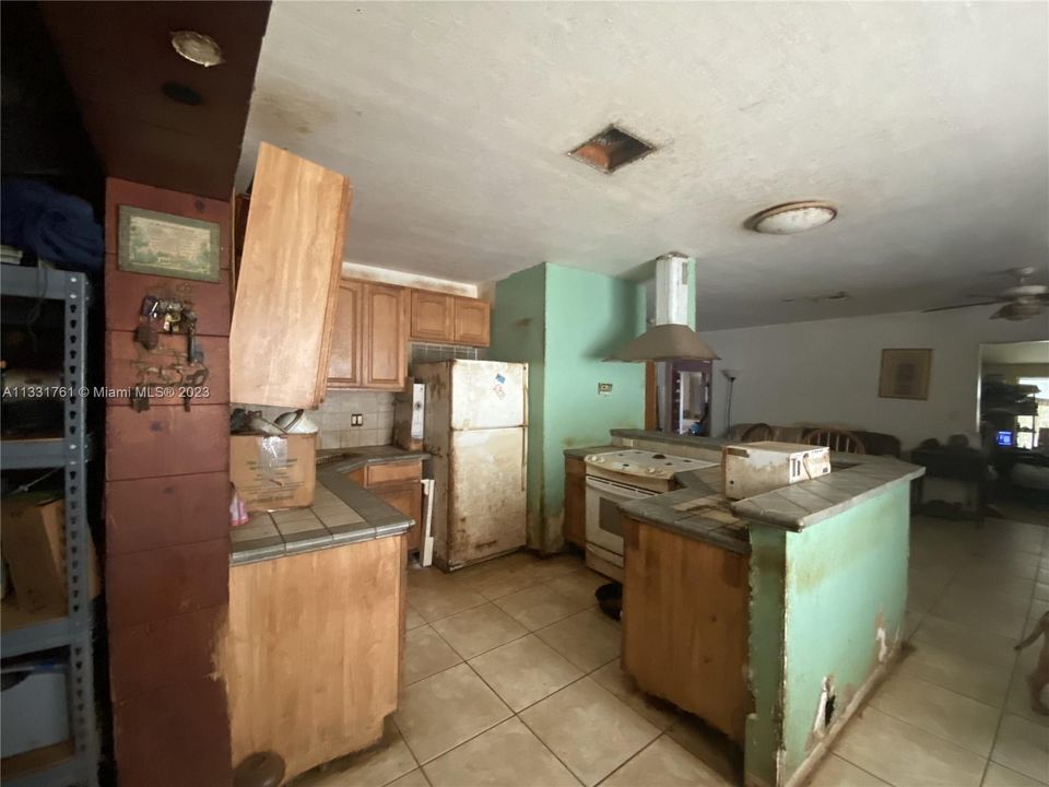 Recently Sold: $299,000 (3 beds, 2 baths, 1805 Square Feet)