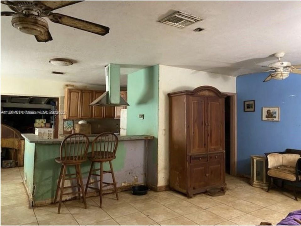 Recently Sold: $299,000 (3 beds, 2 baths, 1805 Square Feet)