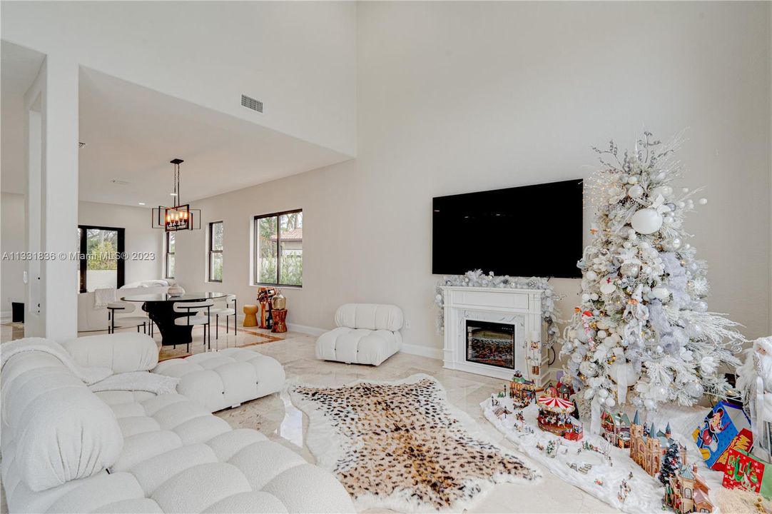 Recently Sold: $1,500,000 (5 beds, 3 baths, 3285 Square Feet)