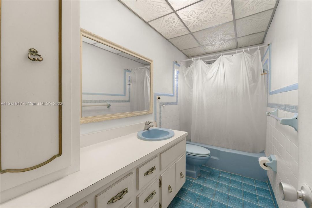 最近售出: $829,000 (3 贝兹, 2 浴室, 1981 平方英尺)