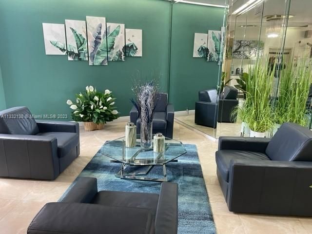 Recientemente alquilado: $1,700 (1 camas, 1 baños, 740 Pies cuadrados)