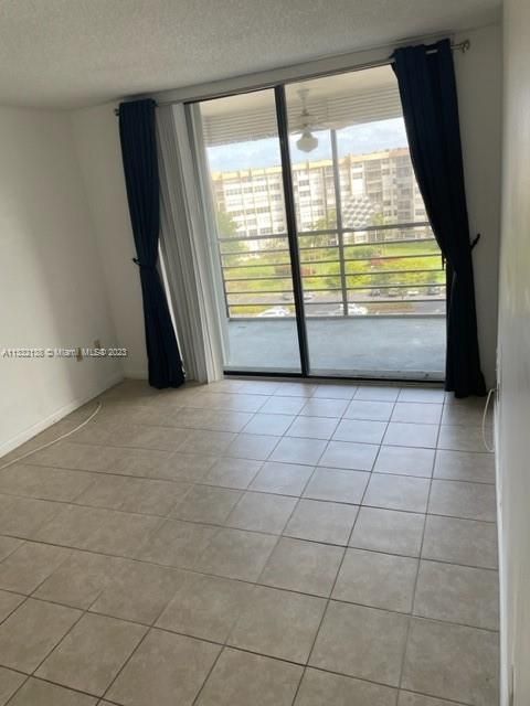 Recientemente alquilado: $1,700 (1 camas, 1 baños, 740 Pies cuadrados)