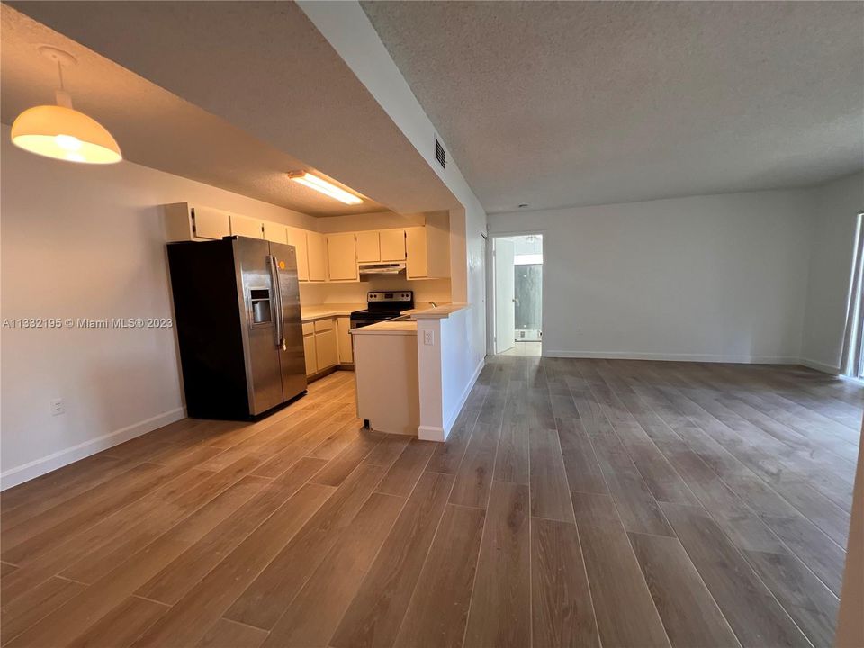 Recently Rented: $2,300 (2 beds, 2 baths, 1016 Square Feet)