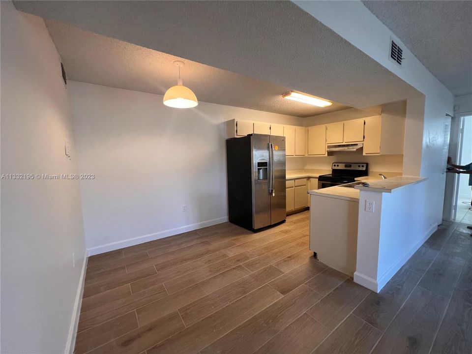 Recently Rented: $2,300 (2 beds, 2 baths, 1016 Square Feet)