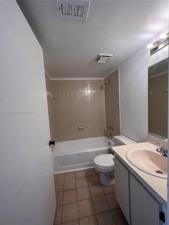 最近租的: $2,300 (2 贝兹, 2 浴室, 1016 平方英尺)