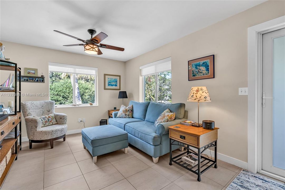 Recently Sold: $635,000 (2 beds, 1 baths, 816 Square Feet)