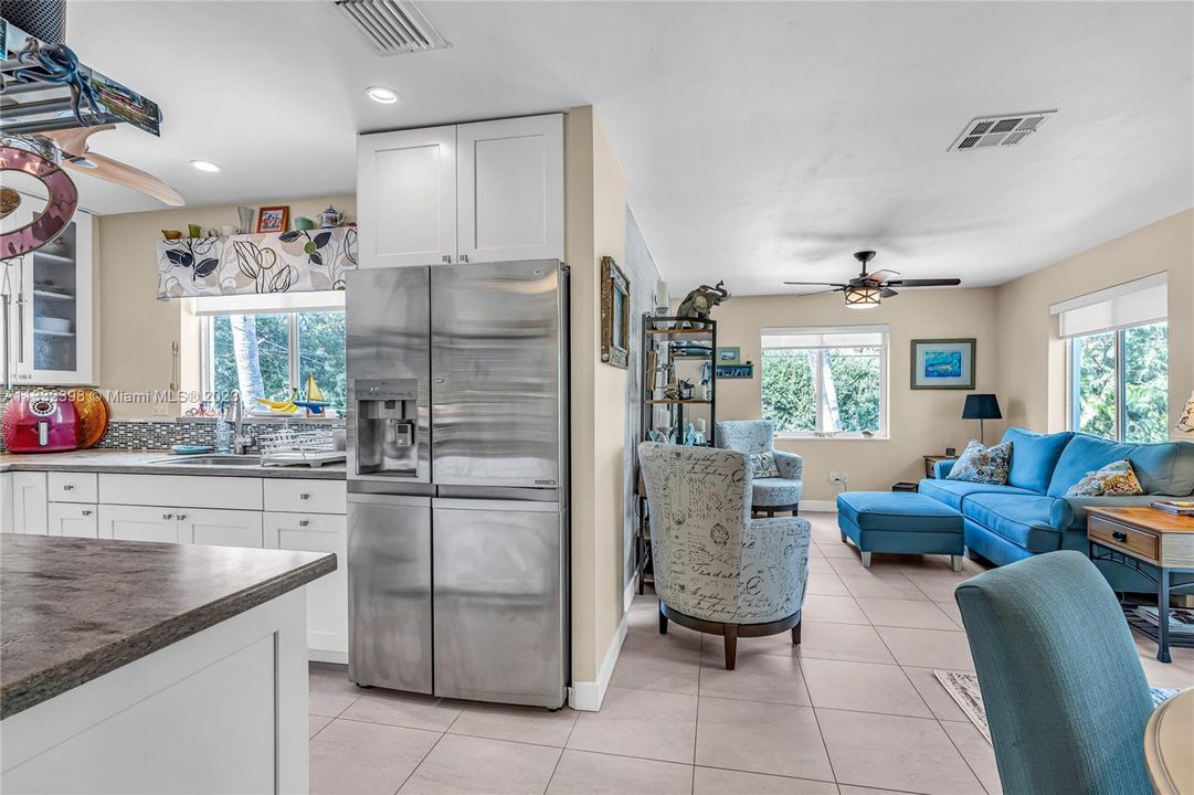 Recently Sold: $635,000 (2 beds, 1 baths, 816 Square Feet)