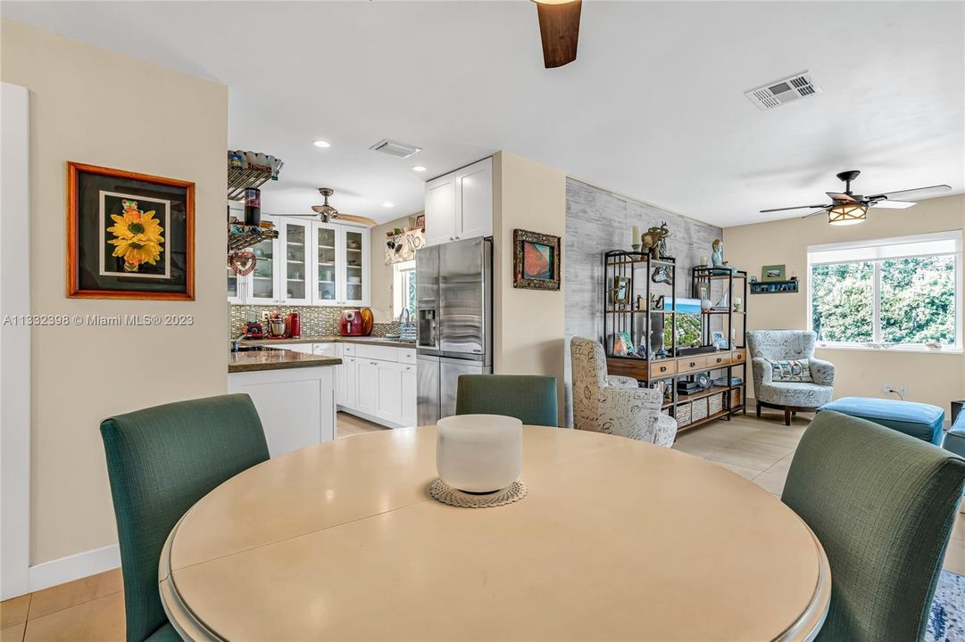 Recently Sold: $635,000 (2 beds, 1 baths, 816 Square Feet)