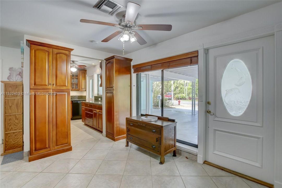 Recently Sold: $1,195,000 (3 beds, 2 baths, 1642 Square Feet)