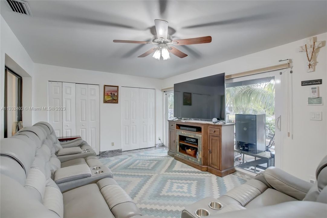 For Sale: $1,325,000 (3 beds, 2 baths, 1642 Square Feet)