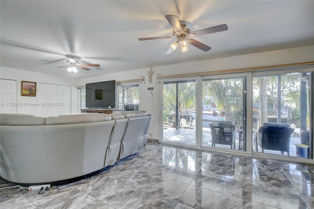 Recently Sold: $1,195,000 (3 beds, 2 baths, 1642 Square Feet)