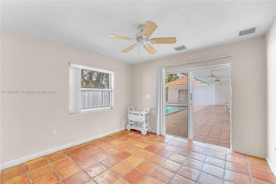 Recently Sold: $949,000 (2 beds, 2 baths, 1977 Square Feet)