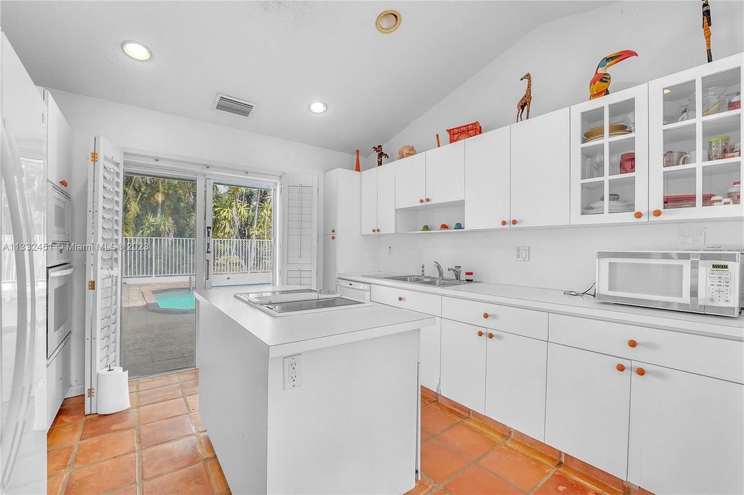 Recently Sold: $949,000 (2 beds, 2 baths, 1977 Square Feet)