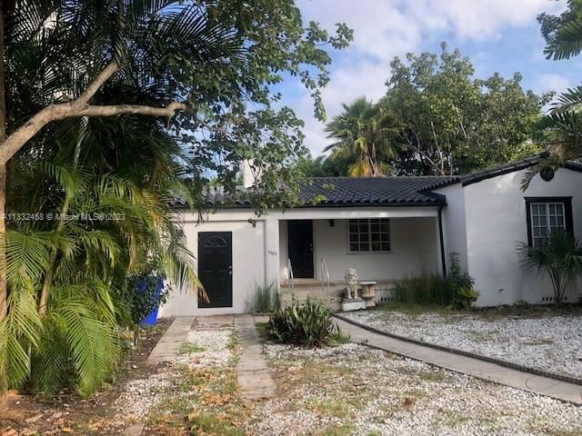 Recently Sold: $849,000 (3 beds, 2 baths, 985 Square Feet)