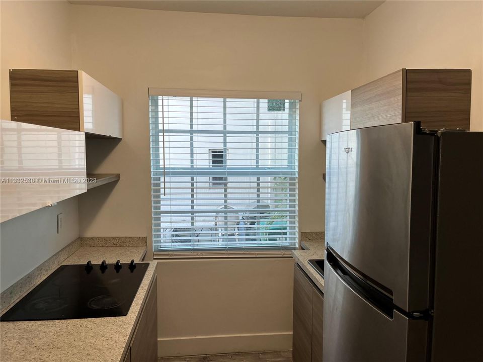 Recently Rented: $2,500 (2 beds, 1 baths, 975 Square Feet)