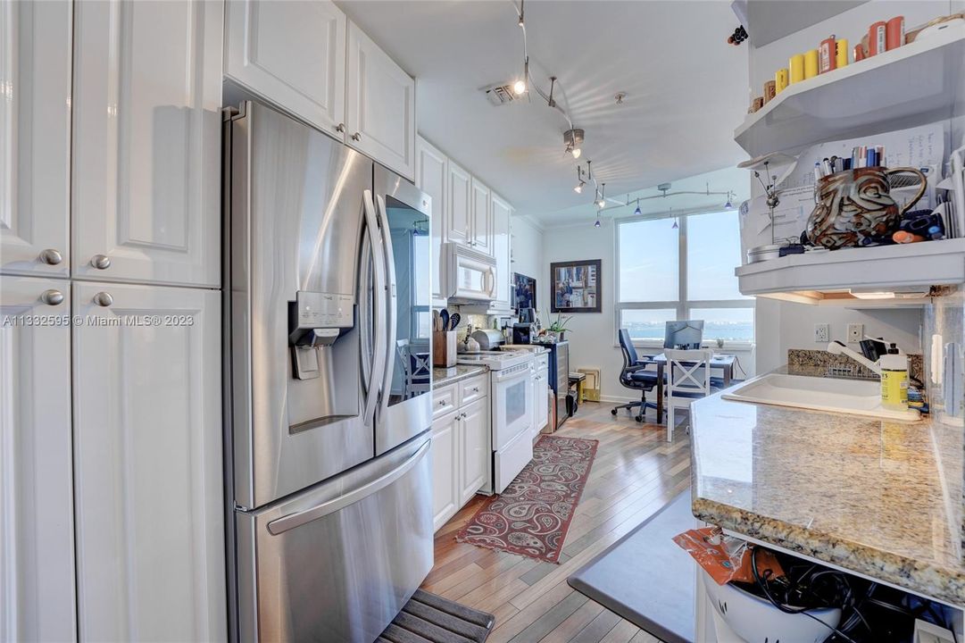 Recently Sold: $1,050,000 (1 beds, 2 baths, 1440 Square Feet)