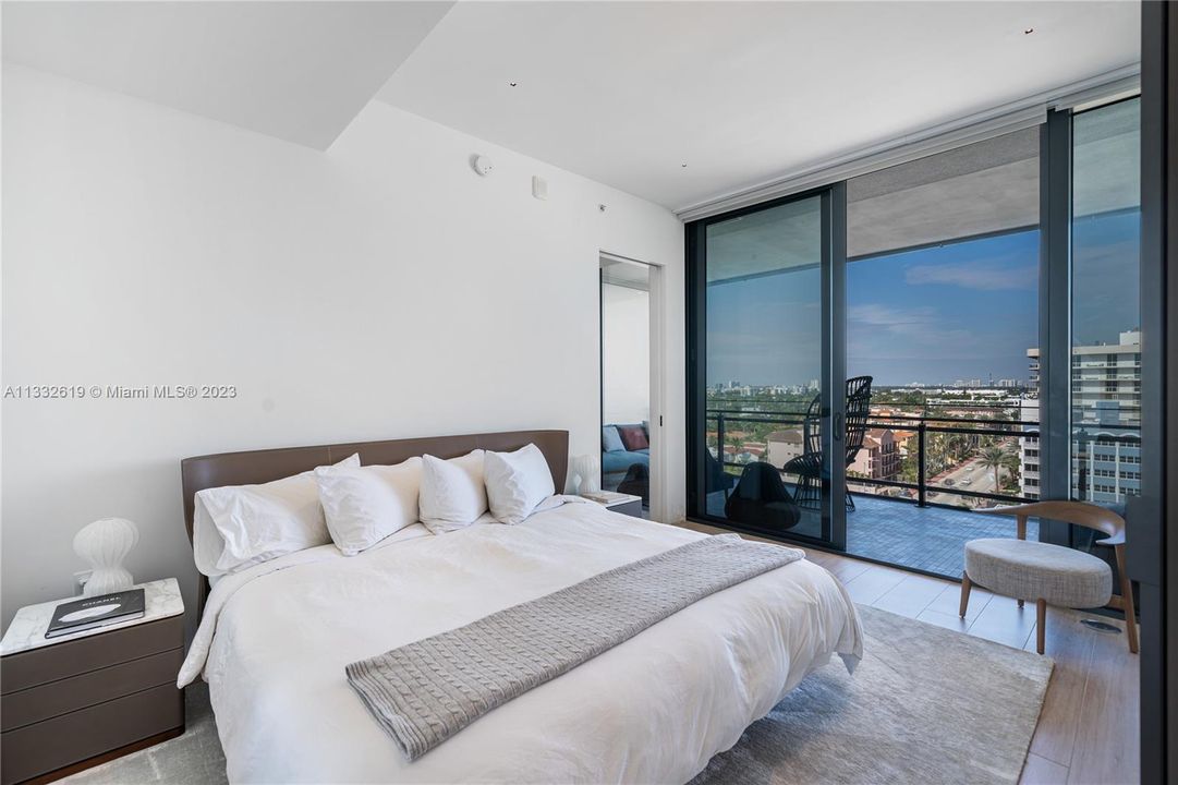 For Sale: $2,080,000 (1 beds, 1 baths, 851 Square Feet)