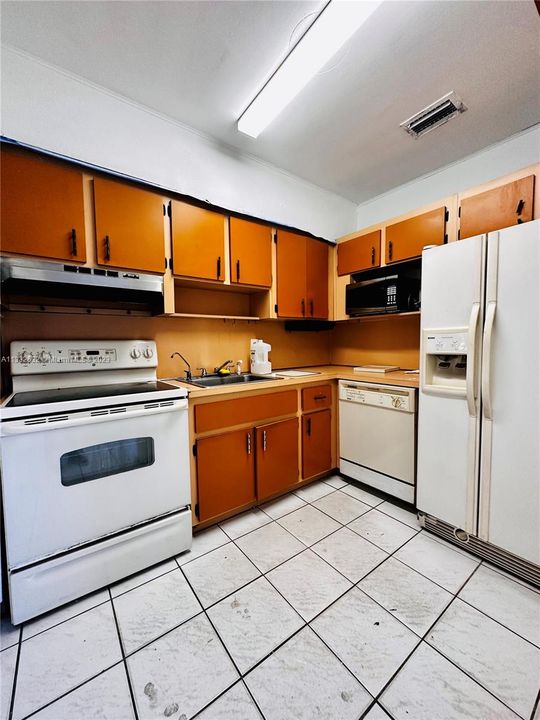 Recently Rented: $4,000 (3 beds, 2 baths, 2188 Square Feet)