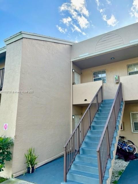 Recently Sold: $195,000 (1 beds, 1 baths, 628 Square Feet)