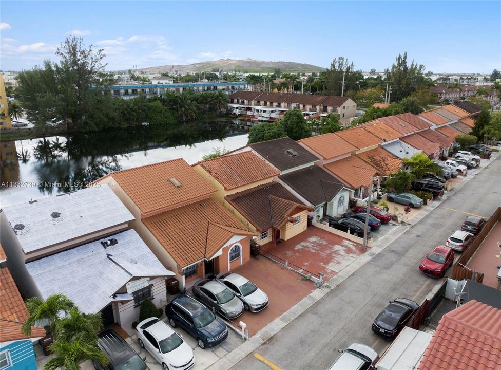 Recently Sold: $455,000 (3 beds, 2 baths, 1623 Square Feet)