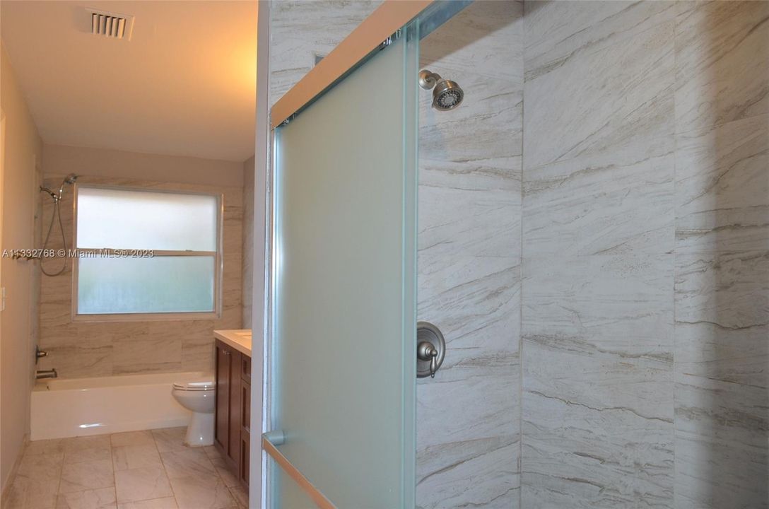 Недавно арендовано: $3,800 (4 спален, 2 ванн, 2087 Квадратных фут)