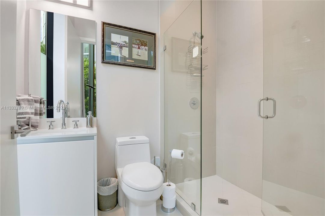 Recently Sold: $3,650,000 (3 beds, 3 baths, 2558 Square Feet)