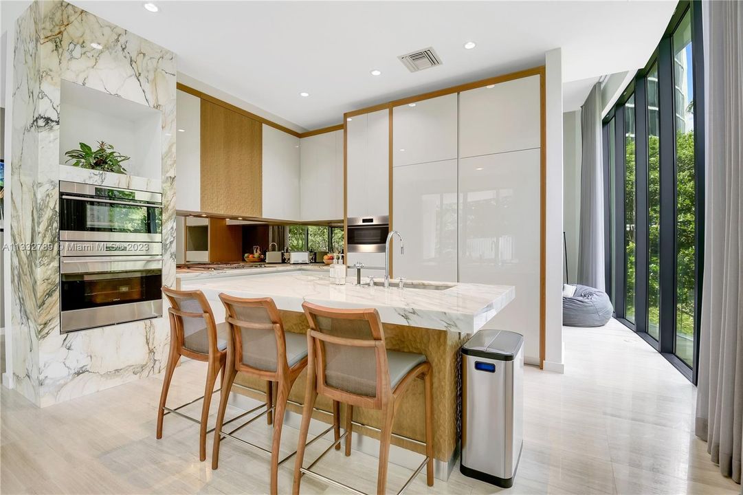 Recently Sold: $3,650,000 (3 beds, 3 baths, 2558 Square Feet)