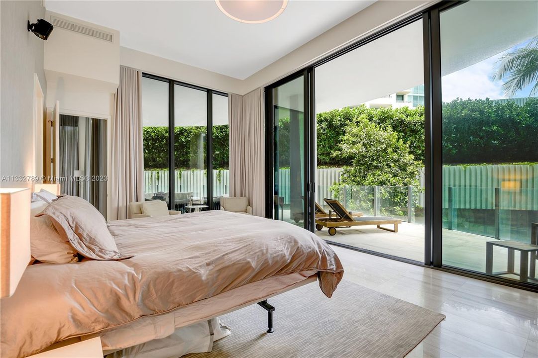 Recently Sold: $3,650,000 (3 beds, 3 baths, 2558 Square Feet)