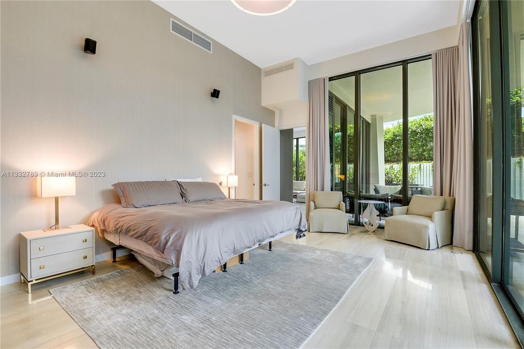 Recently Sold: $3,650,000 (3 beds, 3 baths, 2558 Square Feet)