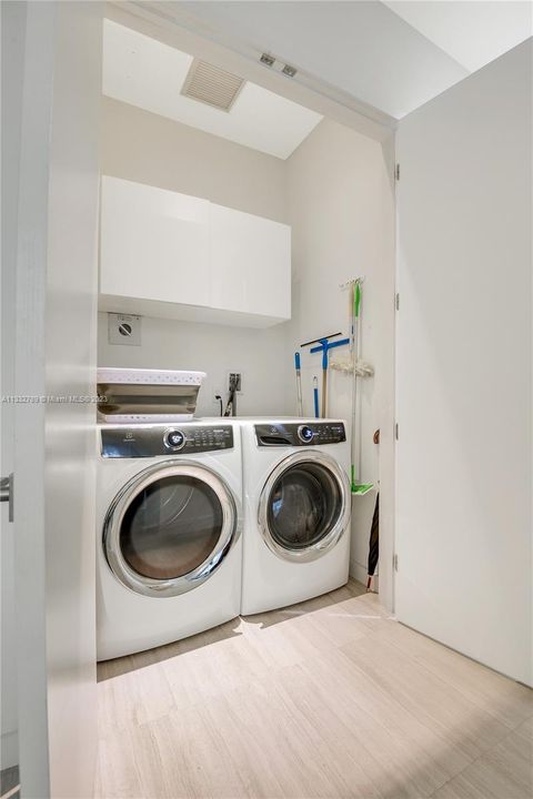 Recently Sold: $3,650,000 (3 beds, 3 baths, 2558 Square Feet)