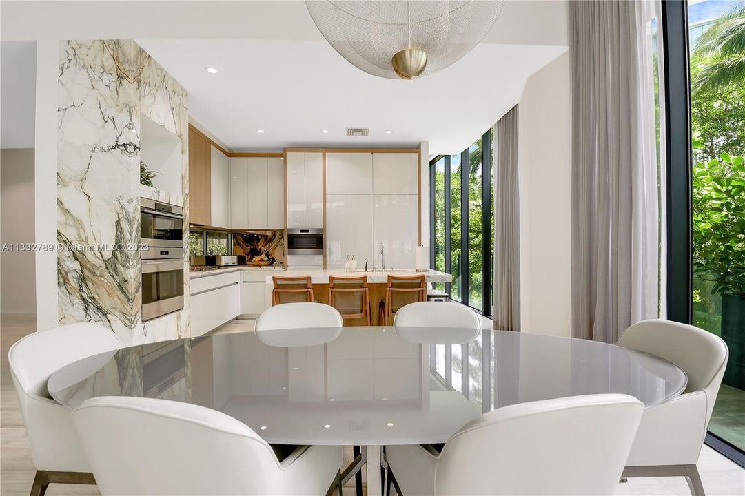 Recently Sold: $3,650,000 (3 beds, 3 baths, 2558 Square Feet)