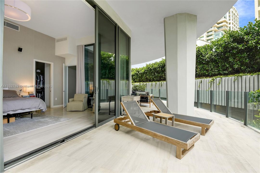 Recently Sold: $3,650,000 (3 beds, 3 baths, 2558 Square Feet)