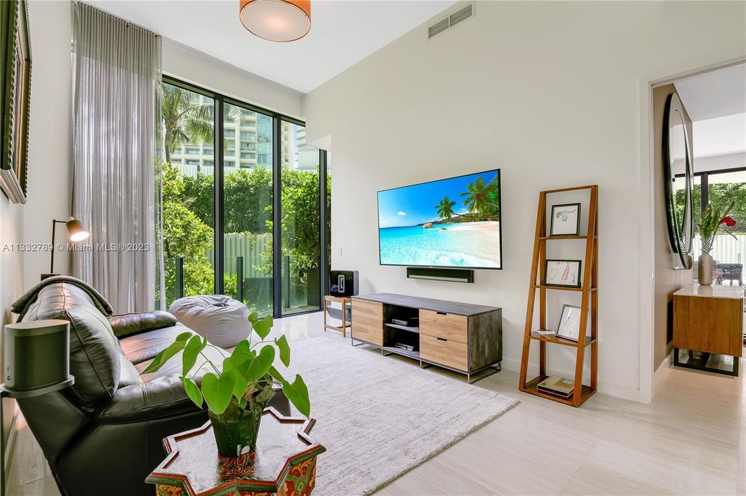 Recently Sold: $3,650,000 (3 beds, 3 baths, 2558 Square Feet)