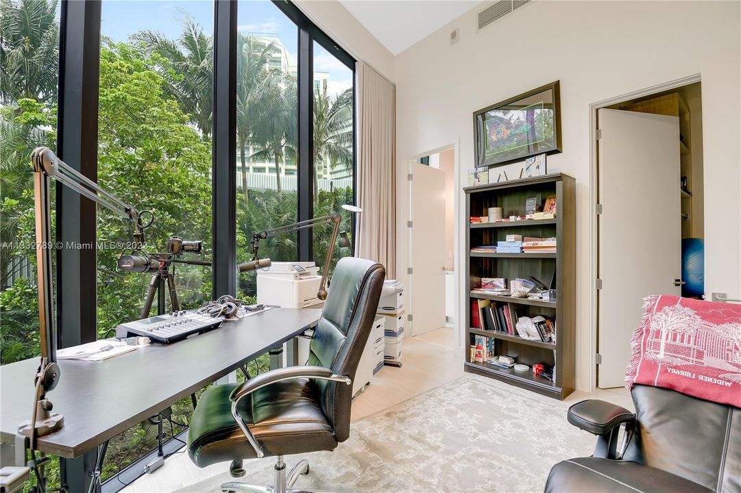 Recently Sold: $3,650,000 (3 beds, 3 baths, 2558 Square Feet)