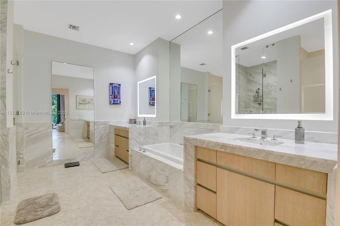 Recently Sold: $3,650,000 (3 beds, 3 baths, 2558 Square Feet)