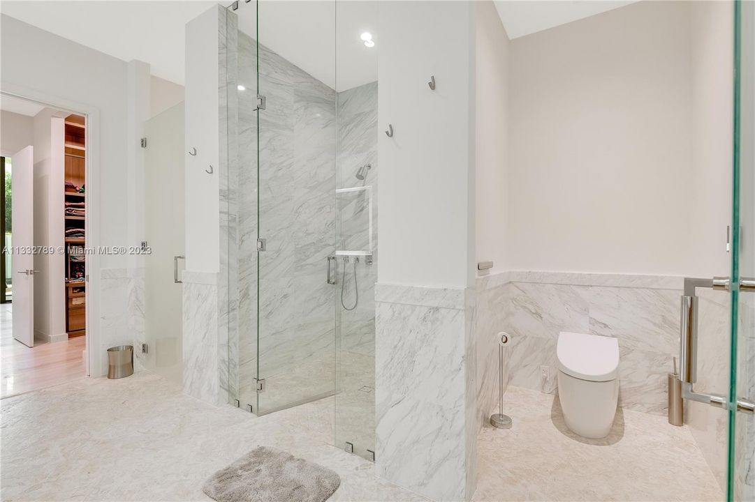 Recently Sold: $3,650,000 (3 beds, 3 baths, 2558 Square Feet)