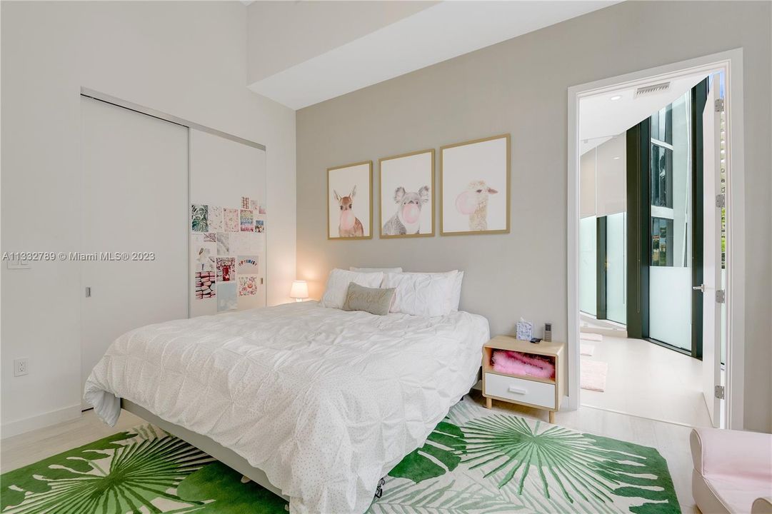 Recently Sold: $3,650,000 (3 beds, 3 baths, 2558 Square Feet)