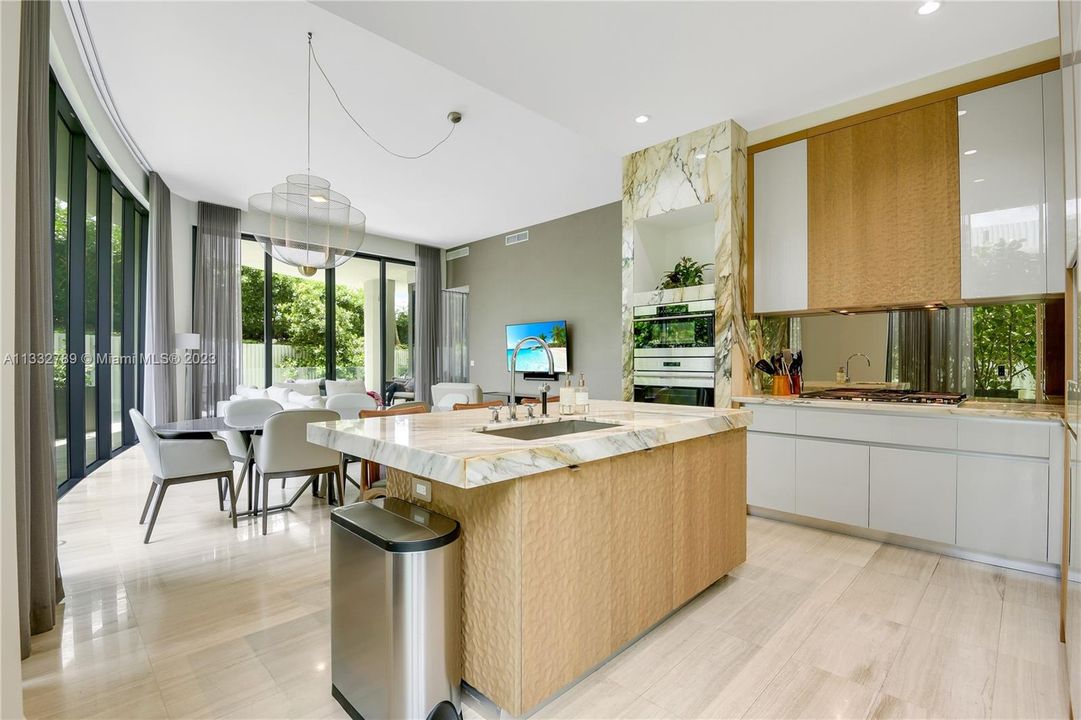 Recently Sold: $3,650,000 (3 beds, 3 baths, 2558 Square Feet)