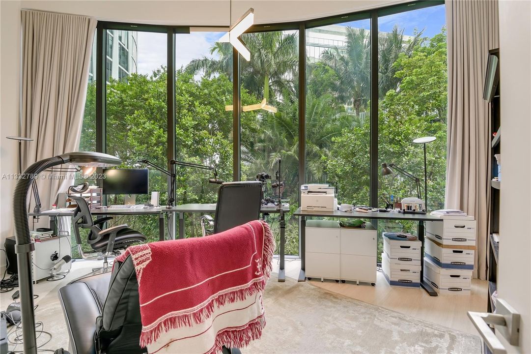 Recently Sold: $3,650,000 (3 beds, 3 baths, 2558 Square Feet)