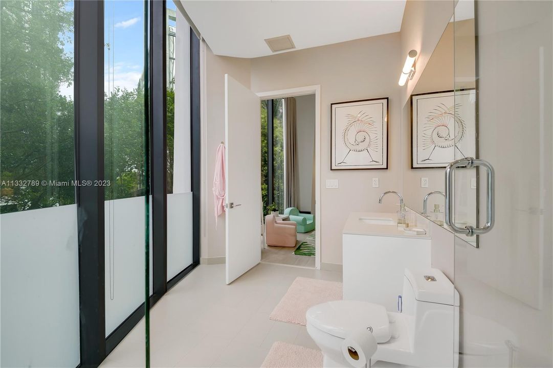 Recently Sold: $3,650,000 (3 beds, 3 baths, 2558 Square Feet)