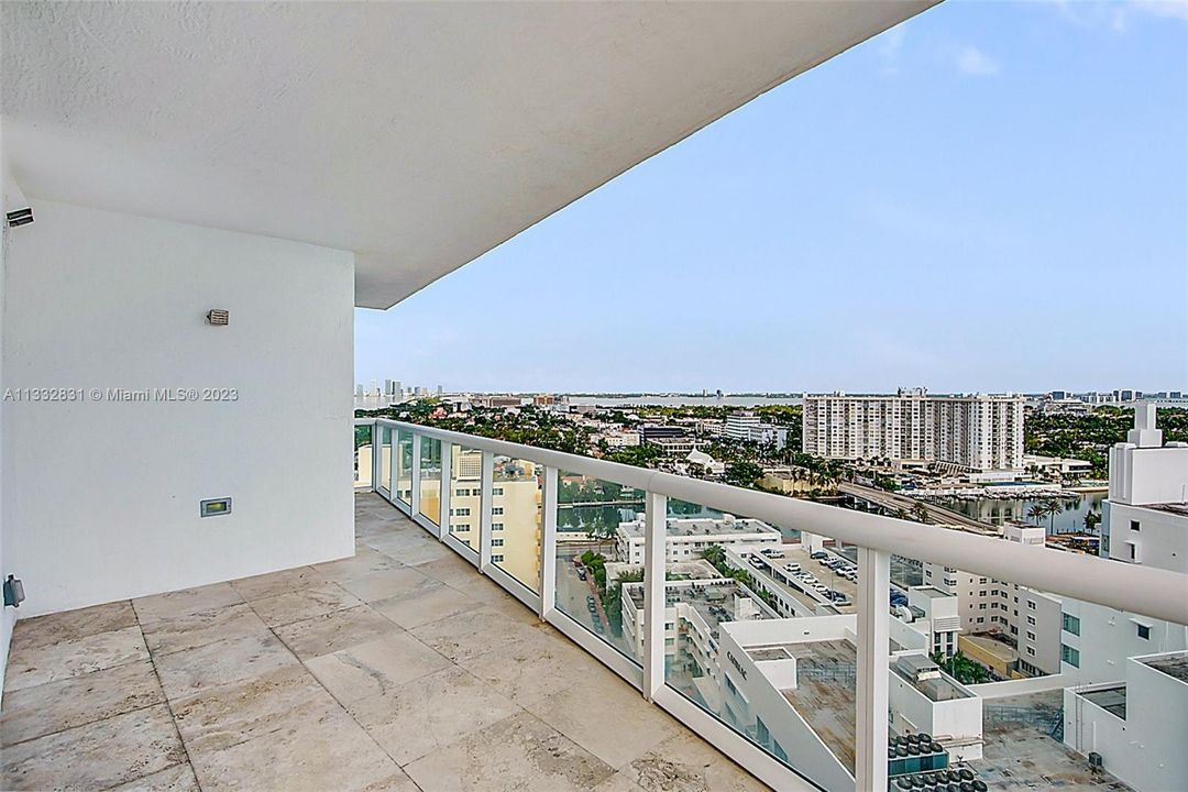 Recently Sold: $3,400,000 (3 beds, 3 baths, 1820 Square Feet)