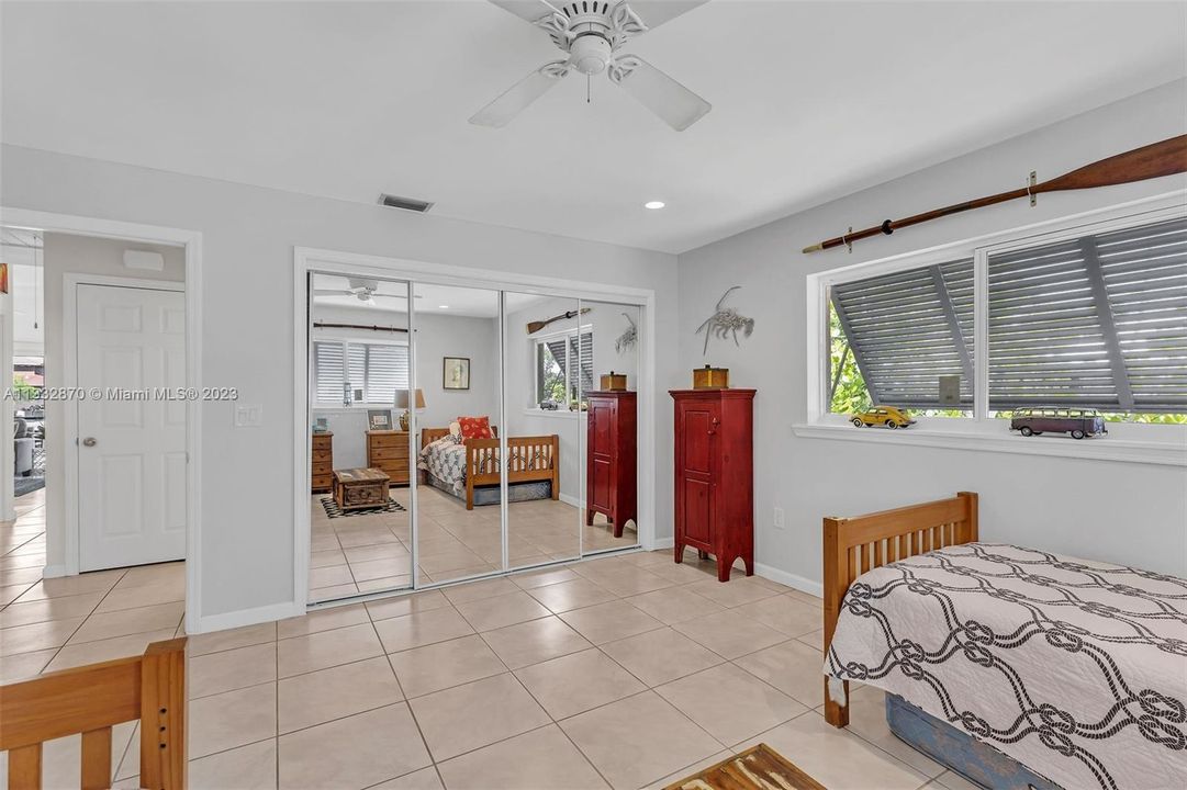 Recently Sold: $1,160,000 (2 beds, 2 baths, 1320 Square Feet)