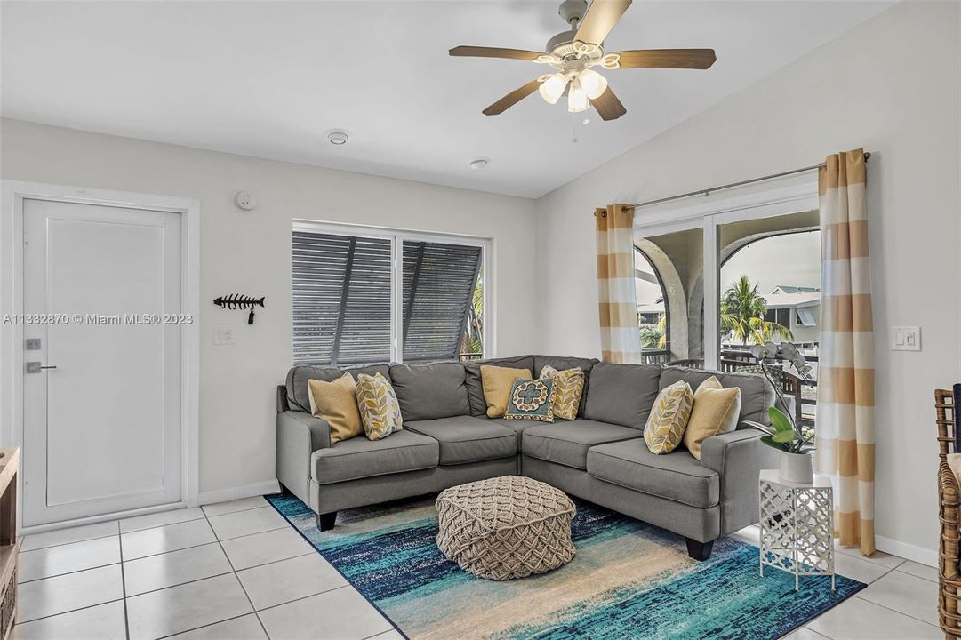 Recently Sold: $1,160,000 (2 beds, 2 baths, 1320 Square Feet)