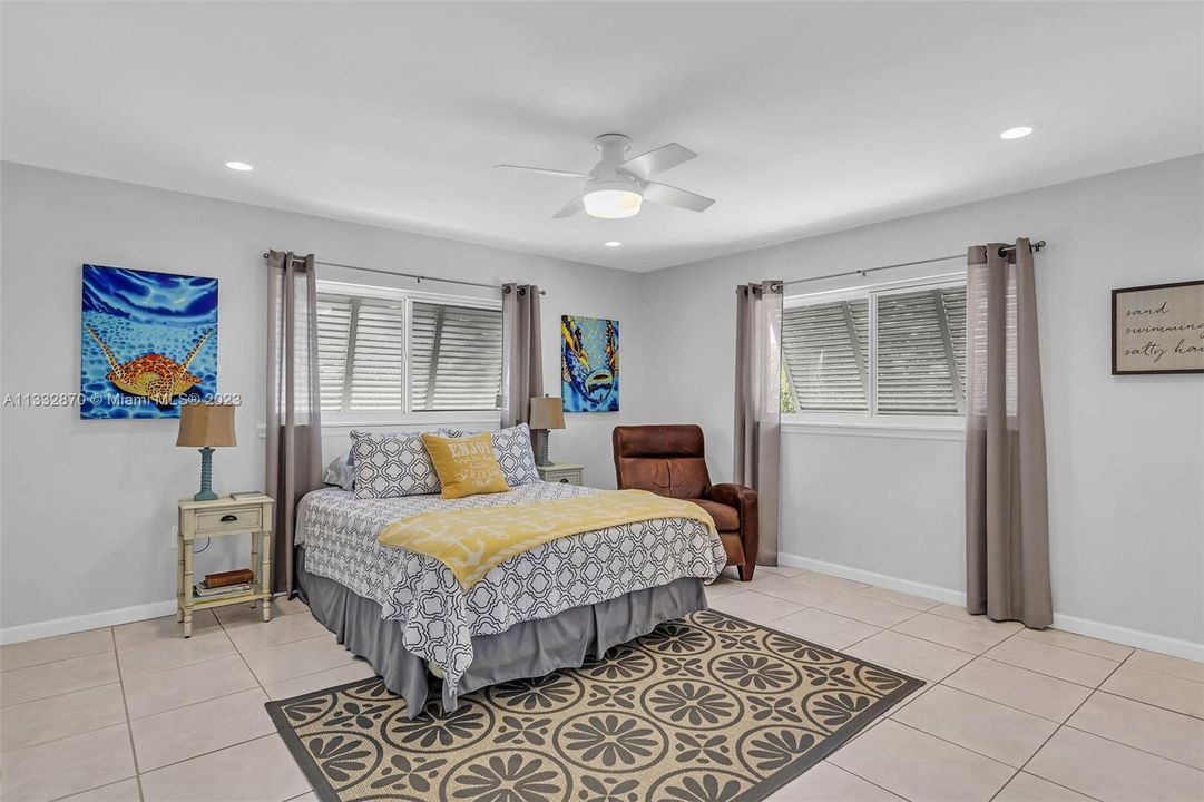Recently Sold: $1,160,000 (2 beds, 2 baths, 1320 Square Feet)