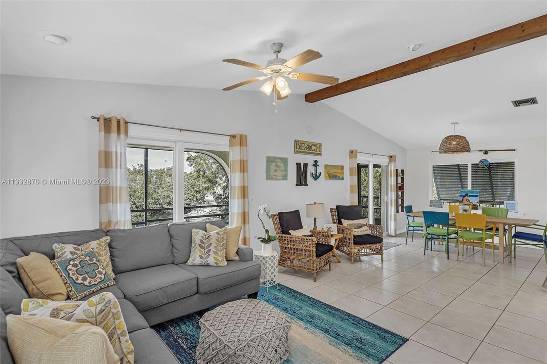 Recently Sold: $1,160,000 (2 beds, 2 baths, 1320 Square Feet)