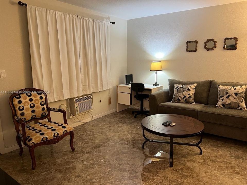 Active With Contract: $105,000 (1 beds, 1 baths, 688 Square Feet)