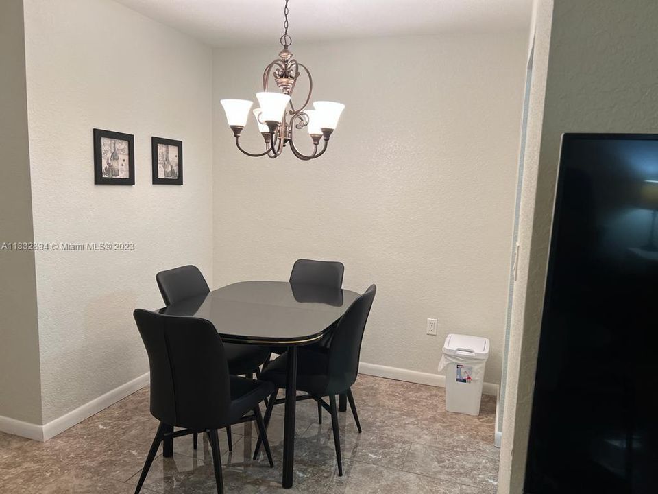 Active With Contract: $105,000 (1 beds, 1 baths, 688 Square Feet)