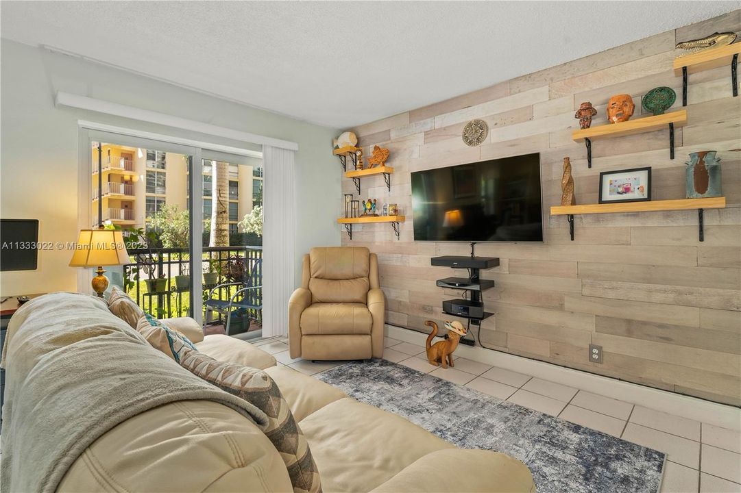 Recently Sold: $260,000 (1 beds, 1 baths, 564 Square Feet)
