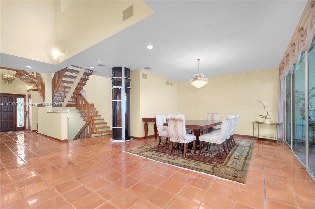 Recently Sold: $2,000,000 (4 beds, 3 baths, 3725 Square Feet)